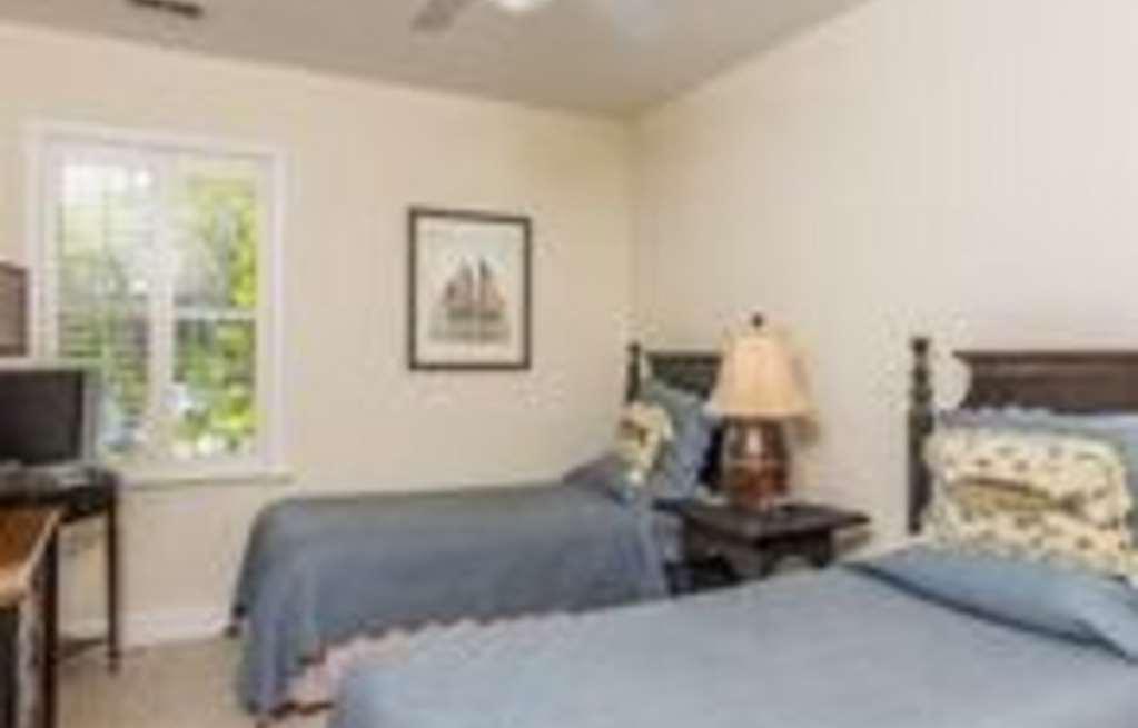 Sea Gate Inn St. Simons Island Room photo